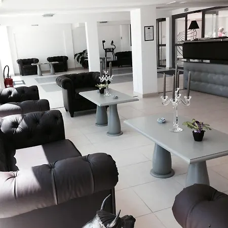 Apartahotel Les Jardins D'athena 3*